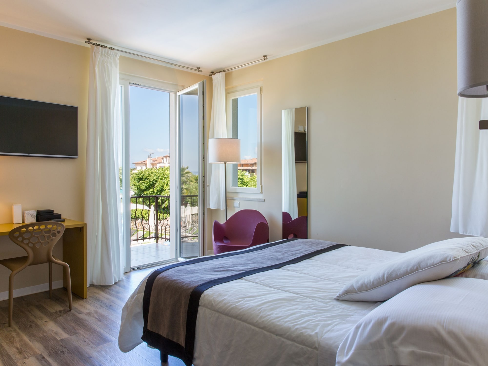 SUITE, LAKE VIEW, TERRACE