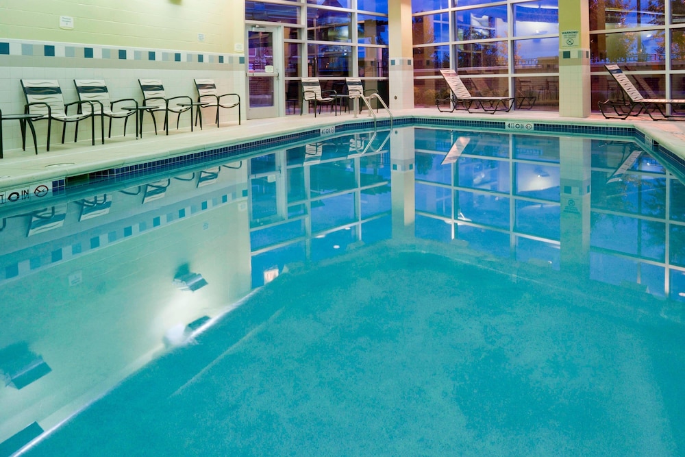 Courtyard by Marriott Minneapolis Maple Grove/Arbor Lakes 3/70