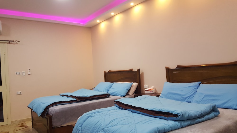 COMFORT, QUADRUPLE, 2 QUEEN BEDS, MOUNTAIN VIEW