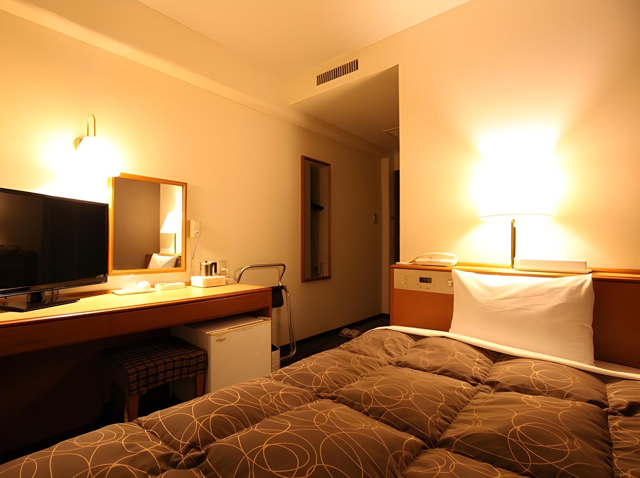SEMI ROOM, SEMI DOUBLE BED