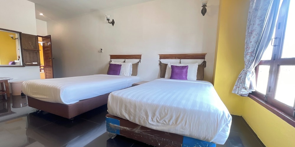 Yellow Tique Hotel 16/58