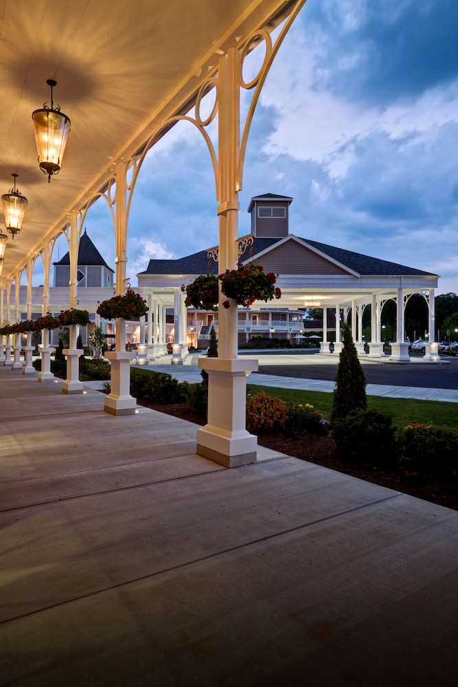 Saratoga Casino Hotel 62/68