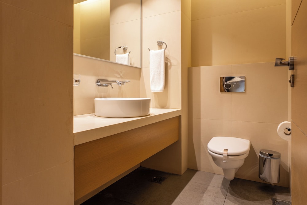 Saifi Suites 70/71