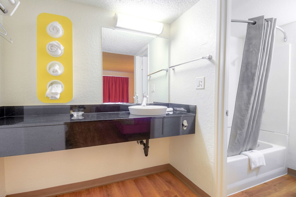 Motel6 Costa Mesa, CA 53/55