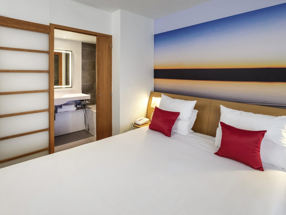 SUPERIOR, DOUBLE OR TWIN BED