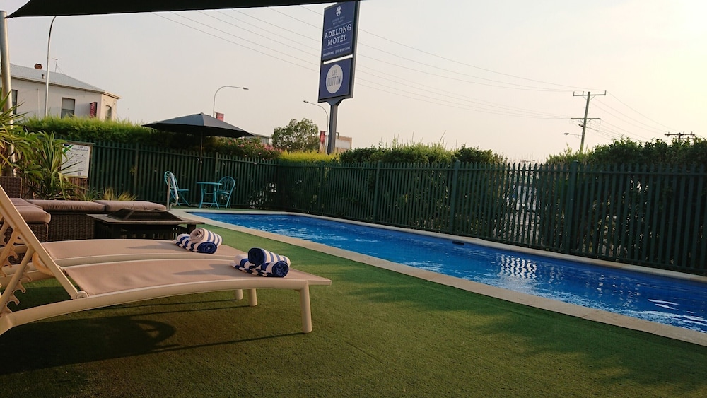 ADELONG MOTEL 24/29