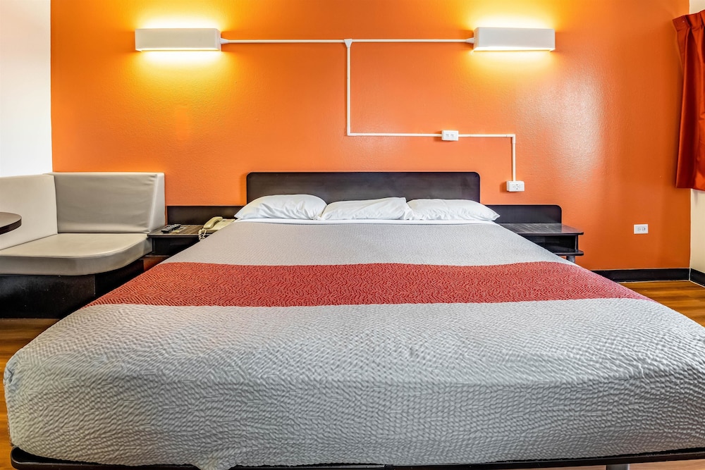Motel6 Joliet, IL - I-80 49/58
