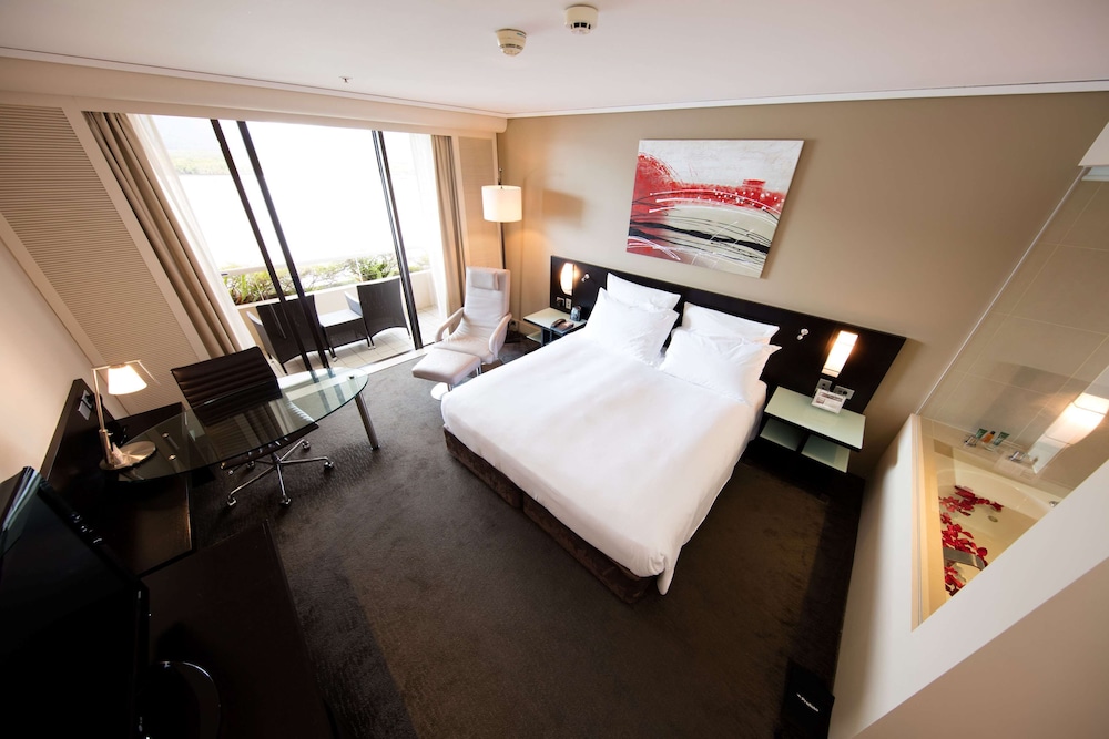Hilton Cairns Hotel 58/85