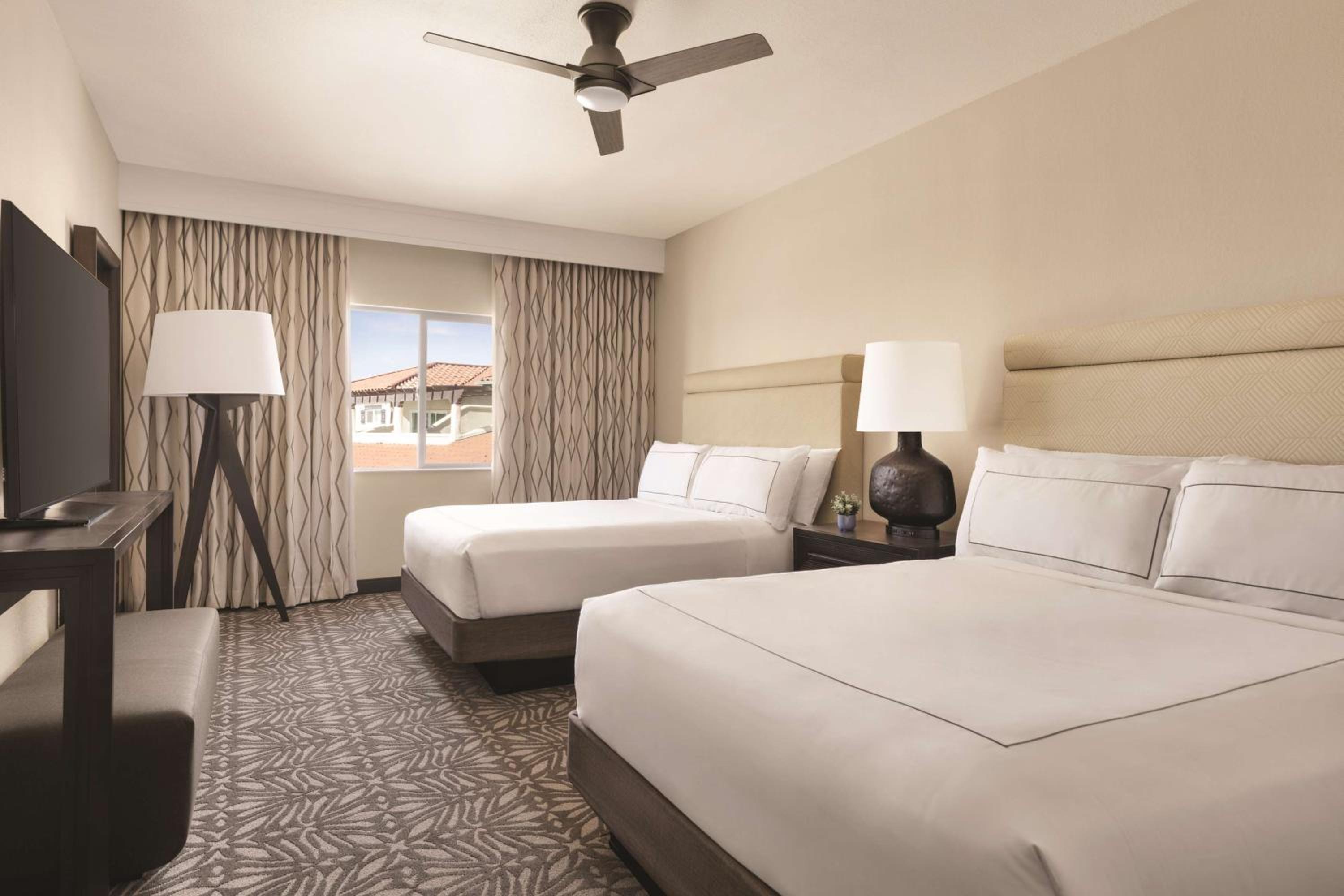 Presidential, Suite, King Bed, 2 Queen Beds, Ocean View, Sofa