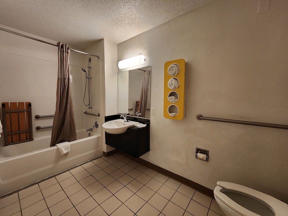 Motel6 Baytown, TX - Baytown East 63/63
