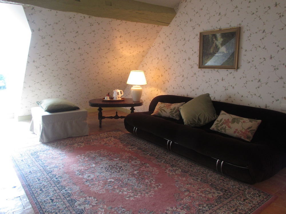 Chateau De Vauloge 11/30