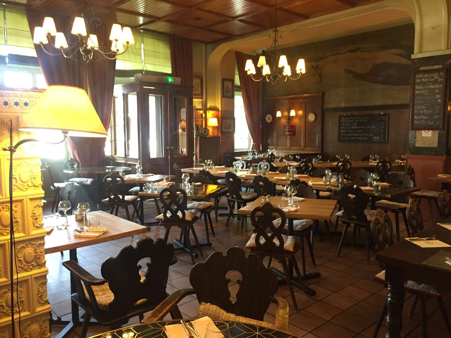 restaurant cafeteria