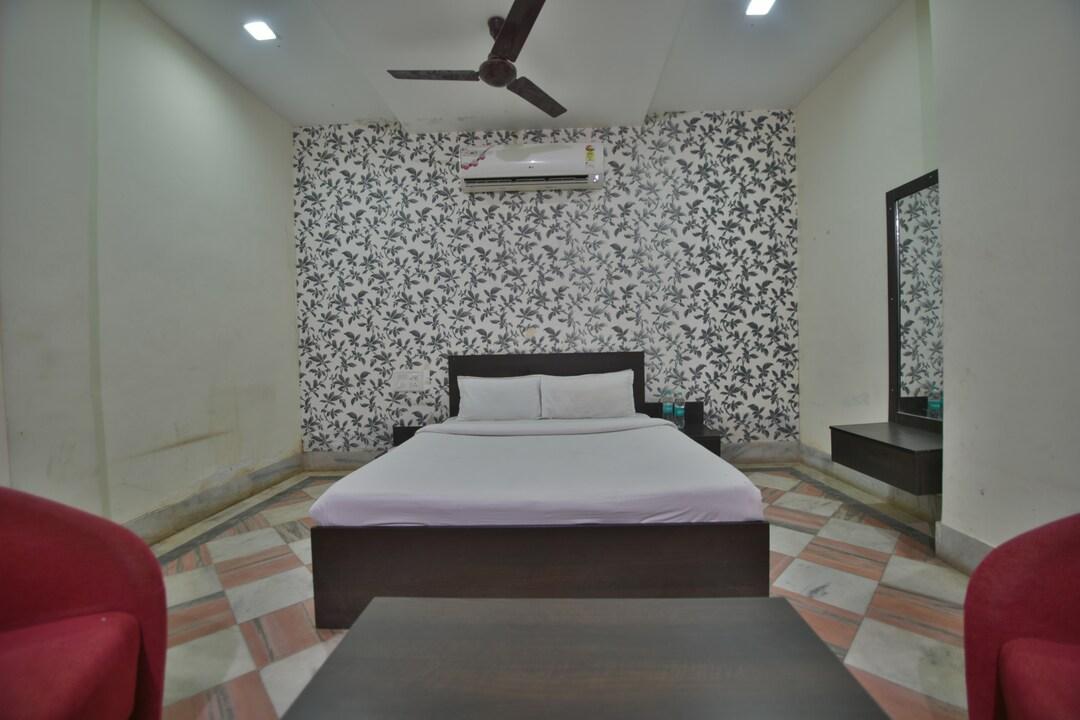Oyo 15212 Hotel Seema 7/17