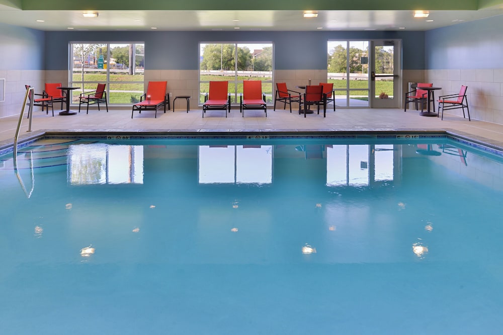 Holiday Inn Express and Suites - Mall of America - MSP Airport 5/68