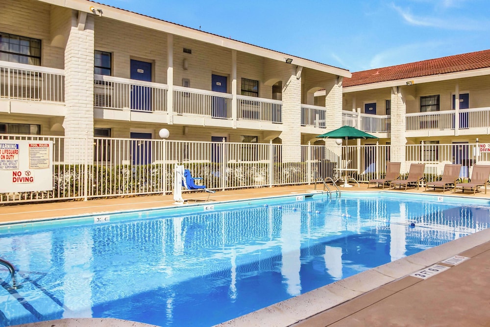 Motel6 Baytown, TX - Garth Rd in BAYTOWN - TX