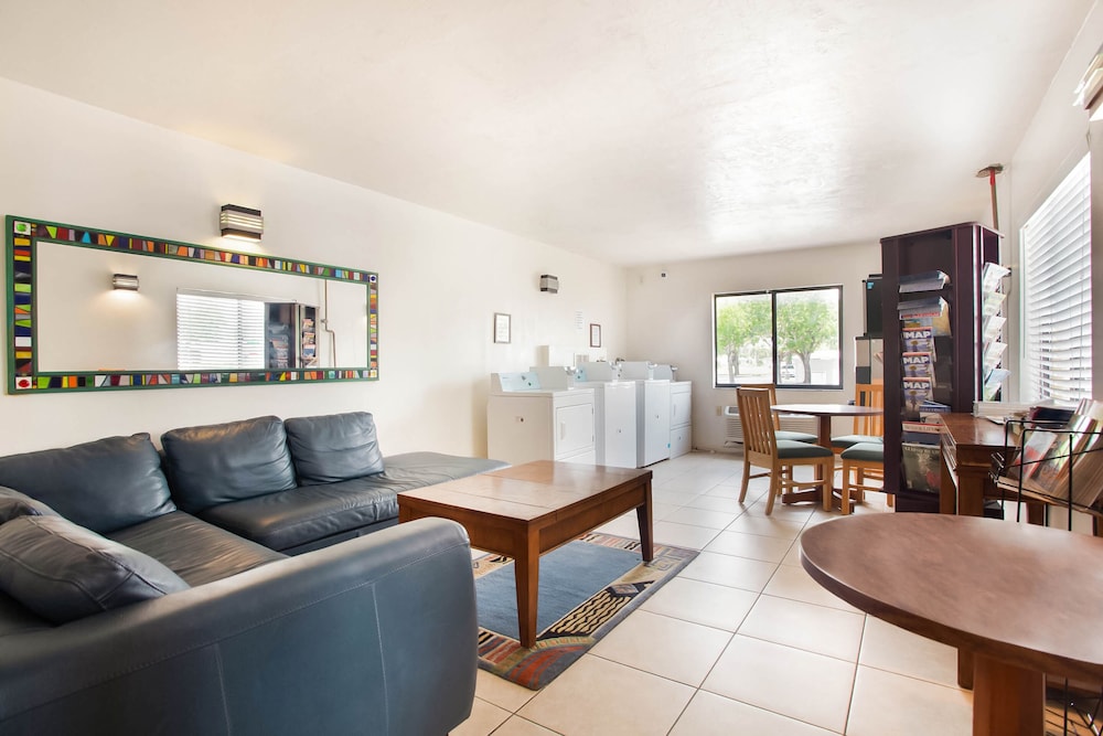OYO Waterfront Hotel Cape Coral/Fort Myers, FL 30/51
