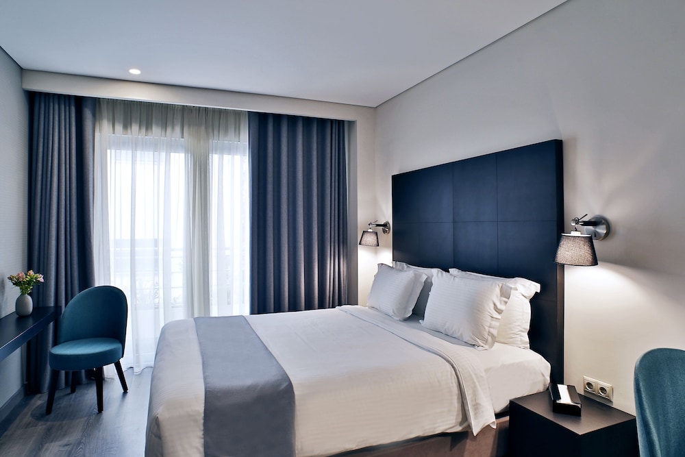 ROOM, DOUBLE BED