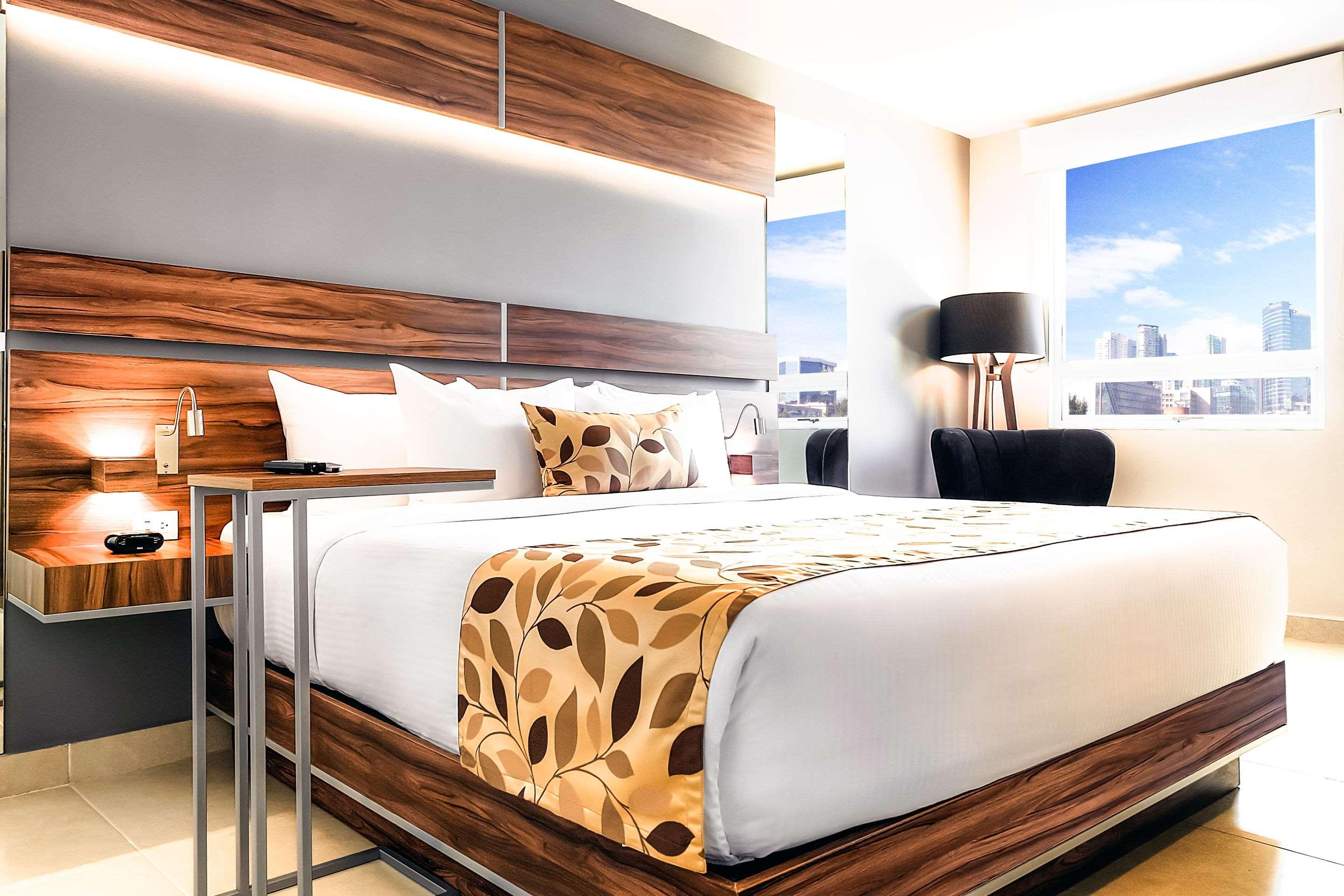 ROOM, QUEEN BED, ACCESSIBLE