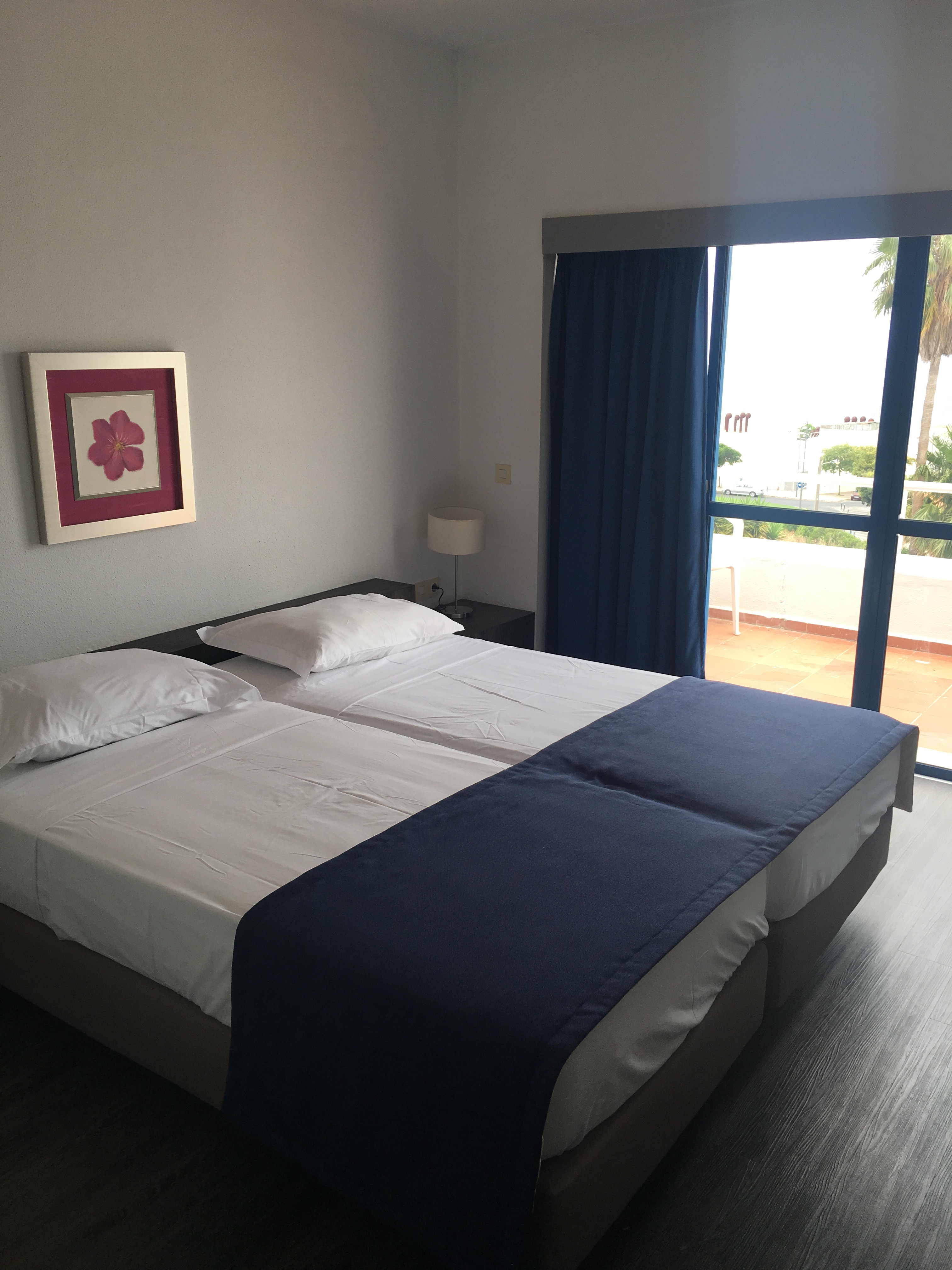 2 Bedrooms, Apartment, Sea Front