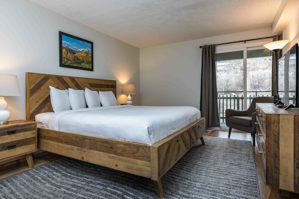 1 BEDROOM, CONDO, VALLEY VIEW, KITCHEN