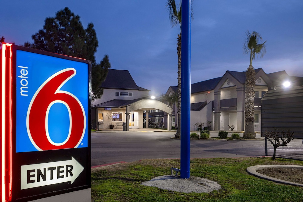 Motel6 Buttonwillow, CA - Central 40/50