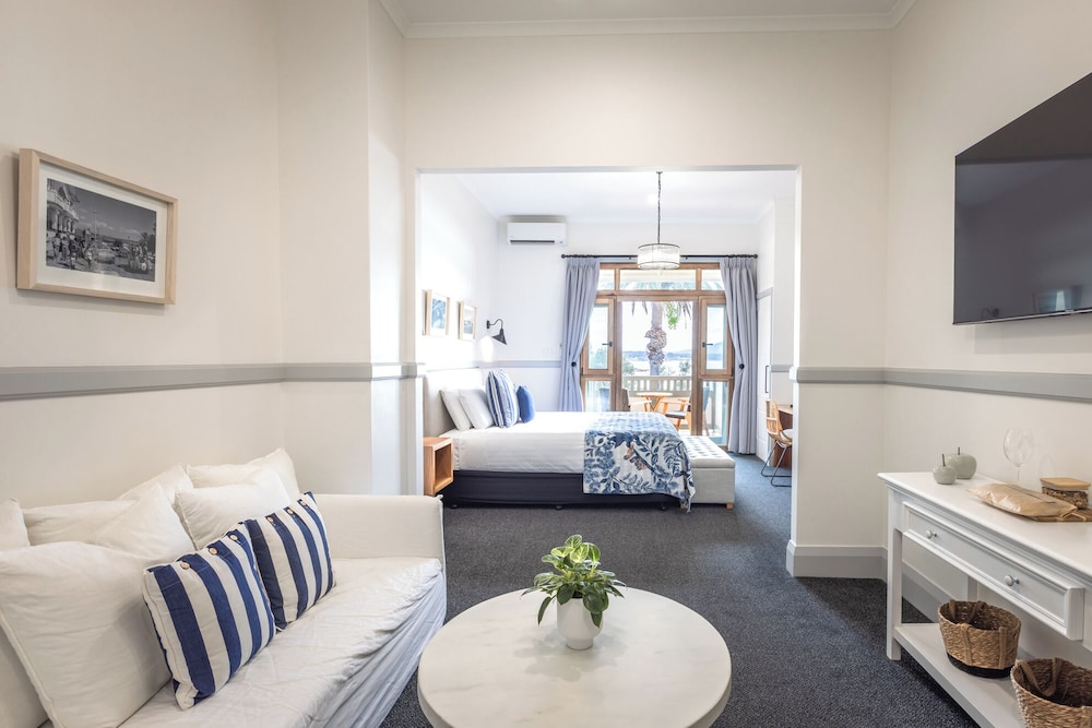 Bermagui Beach Hotel 24/50