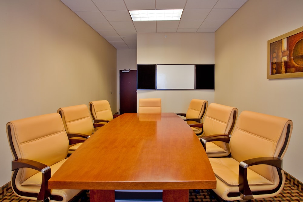 Holiday Inn Express Orlando Ocoee East 46/50