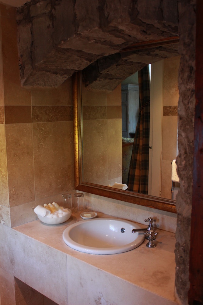 ROMAN CAMP HOTEL 3/72