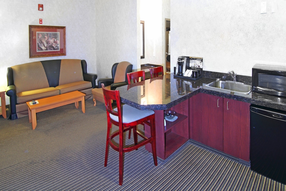 Holiday Inn Express Hotel Suites Calgary South Macleod Trail S 61/73
