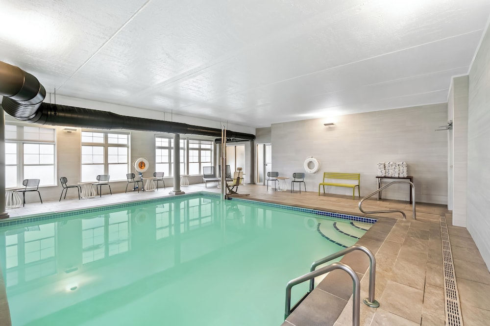 swimming pool spa