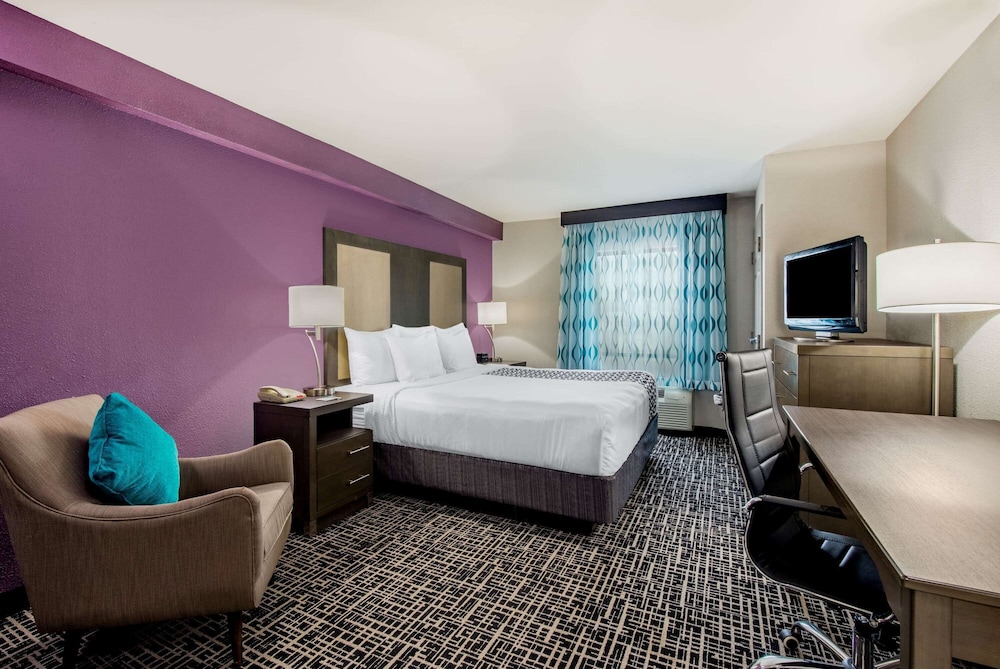 La Quinta Inn by Wyndham West Long Branch 14/43