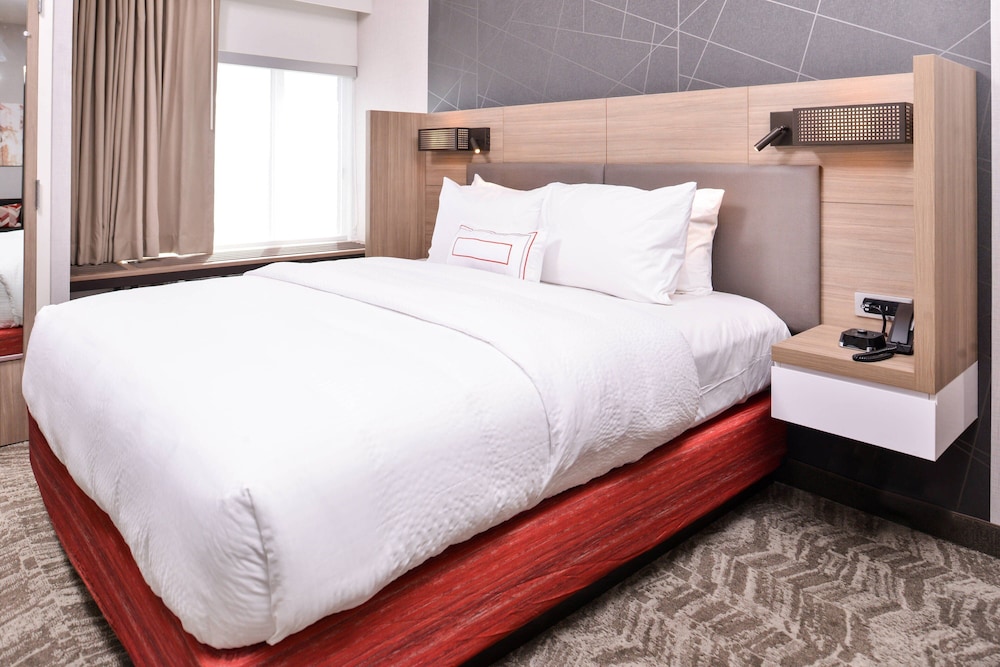 SUITE, KING BED, SOFA, ACCESSIBLE