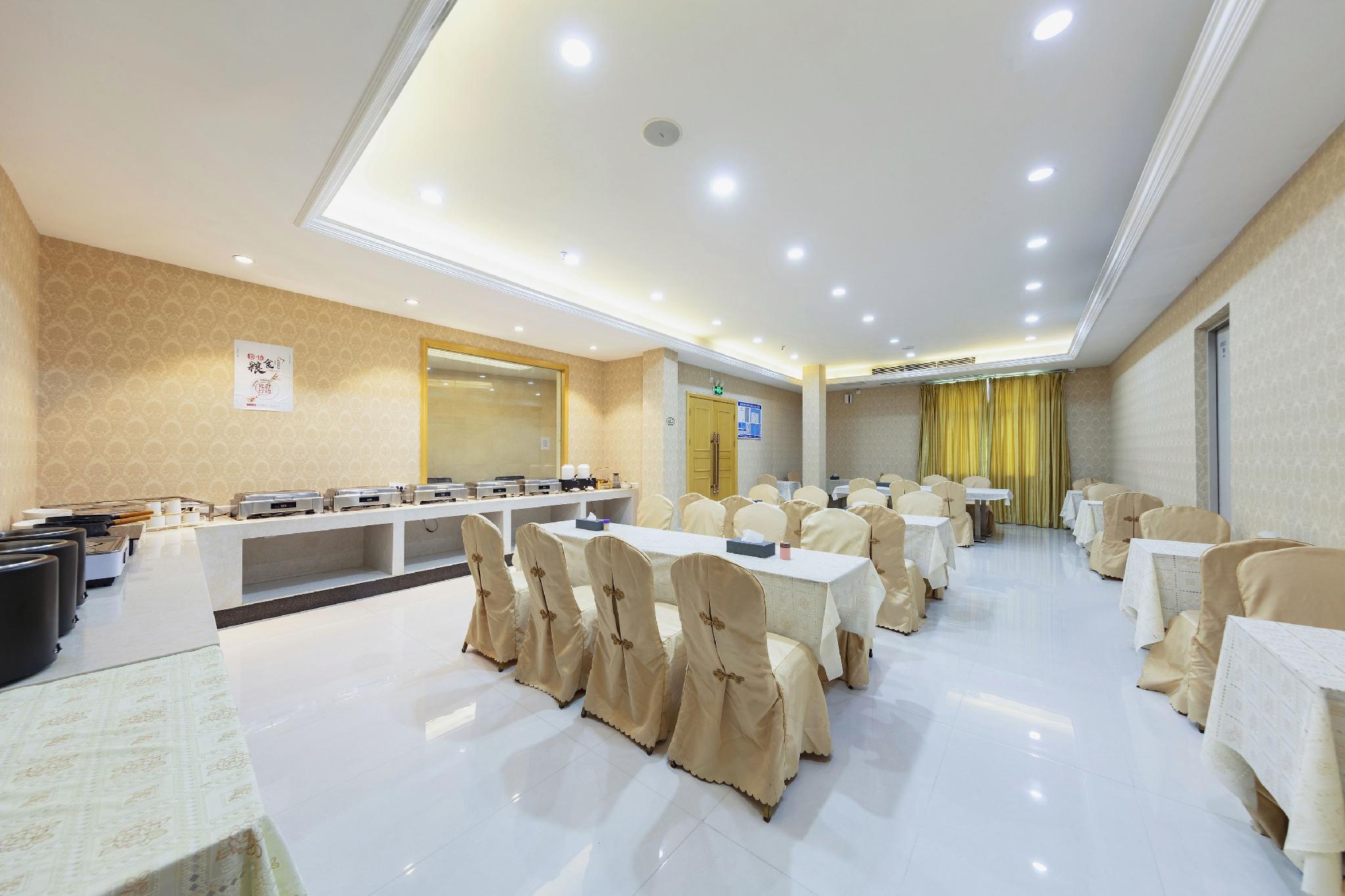Vienna Hotel (Huizhou Railway Station) 32/35
