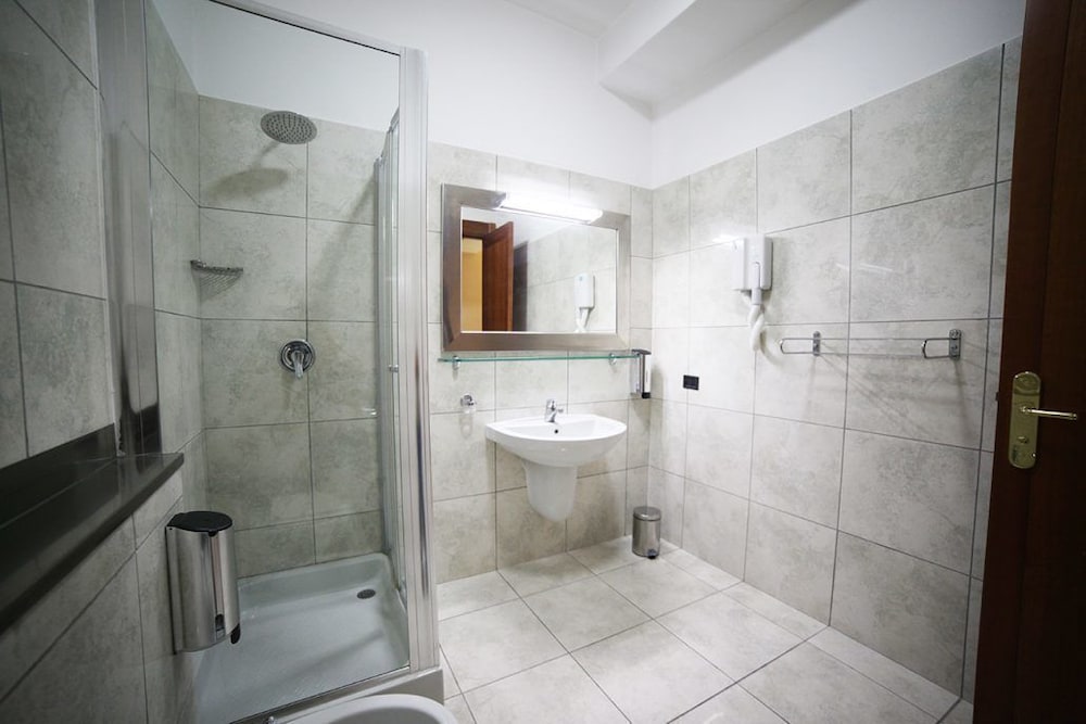 Hotel Artemide 33/36