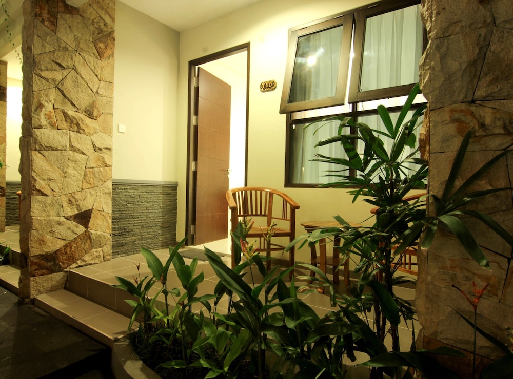 MANGGAR INDONESIA HOTEL & RESIDENCE 30/43