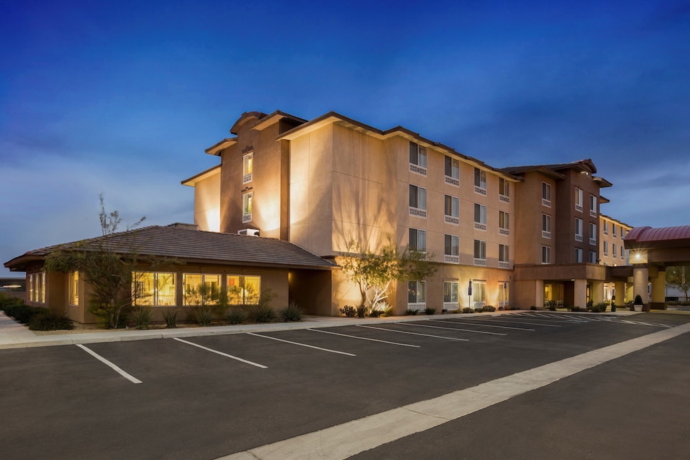Holiday Inn & Suites Barstow 44/48