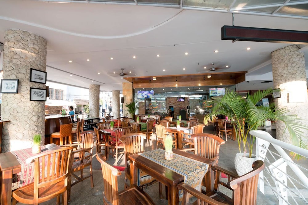 KUTABEX BEACH FRONT HOTEL 49/53
