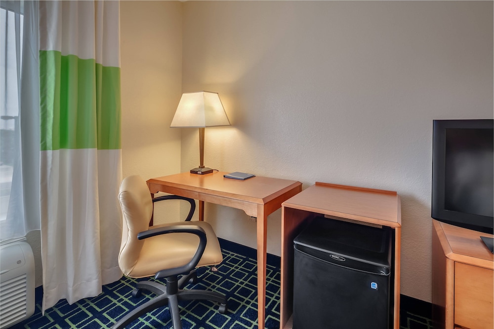 Fairfield Inn and Suites Jacksonville Beach 44/54