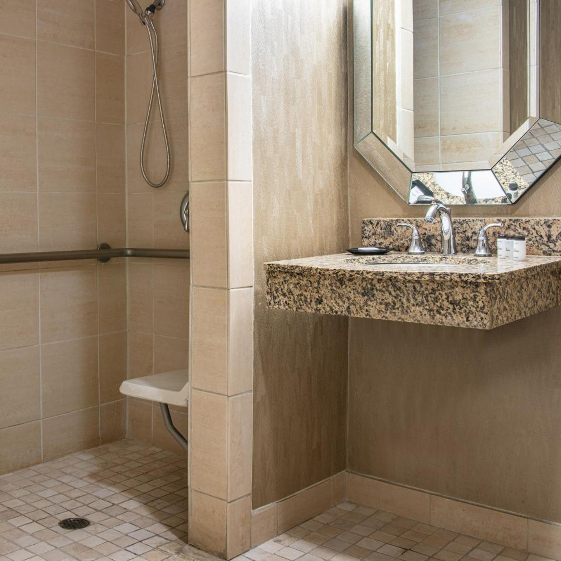غرفة تقليدية بسرير كينج، Sheraton Mission Valley San Diego 6/9