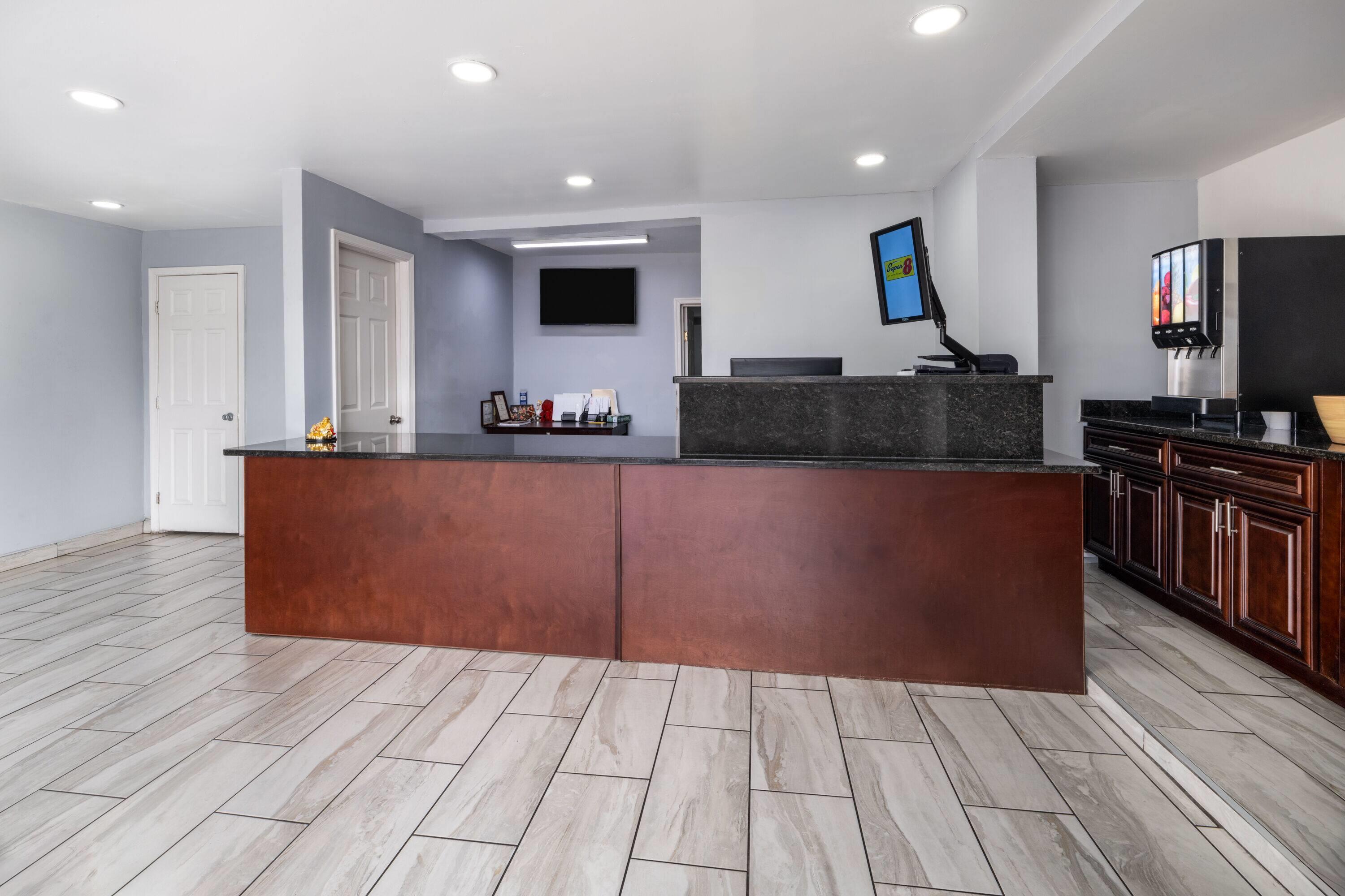 Super 8 by Wyndham Portsmouth - Norfolk 4/31