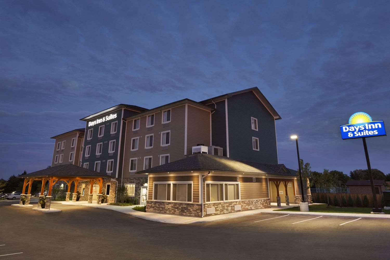 Days Inn & Suites By Wyndham Lindsay 3/43