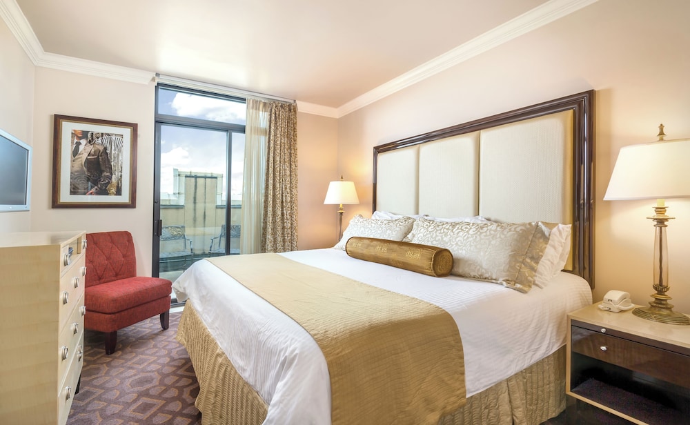 1 BEDROOM, CONDO, STANDARD, KITCHENETTE