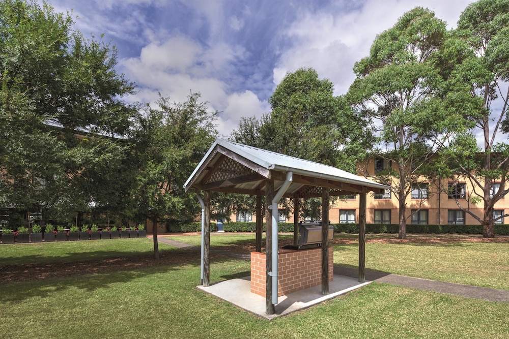 Mercure Sydney Macquarie Park 60/64