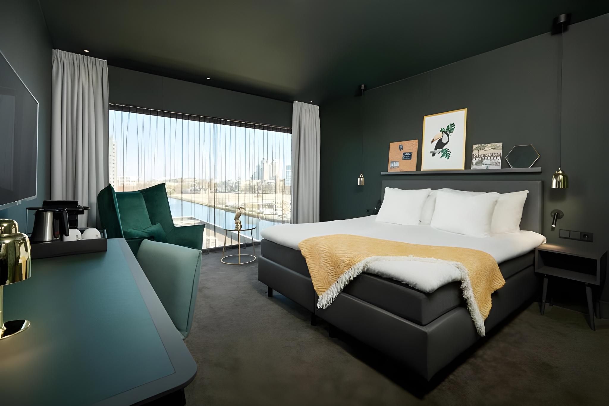 Comfort, Queen Bed, Outdoor Bath