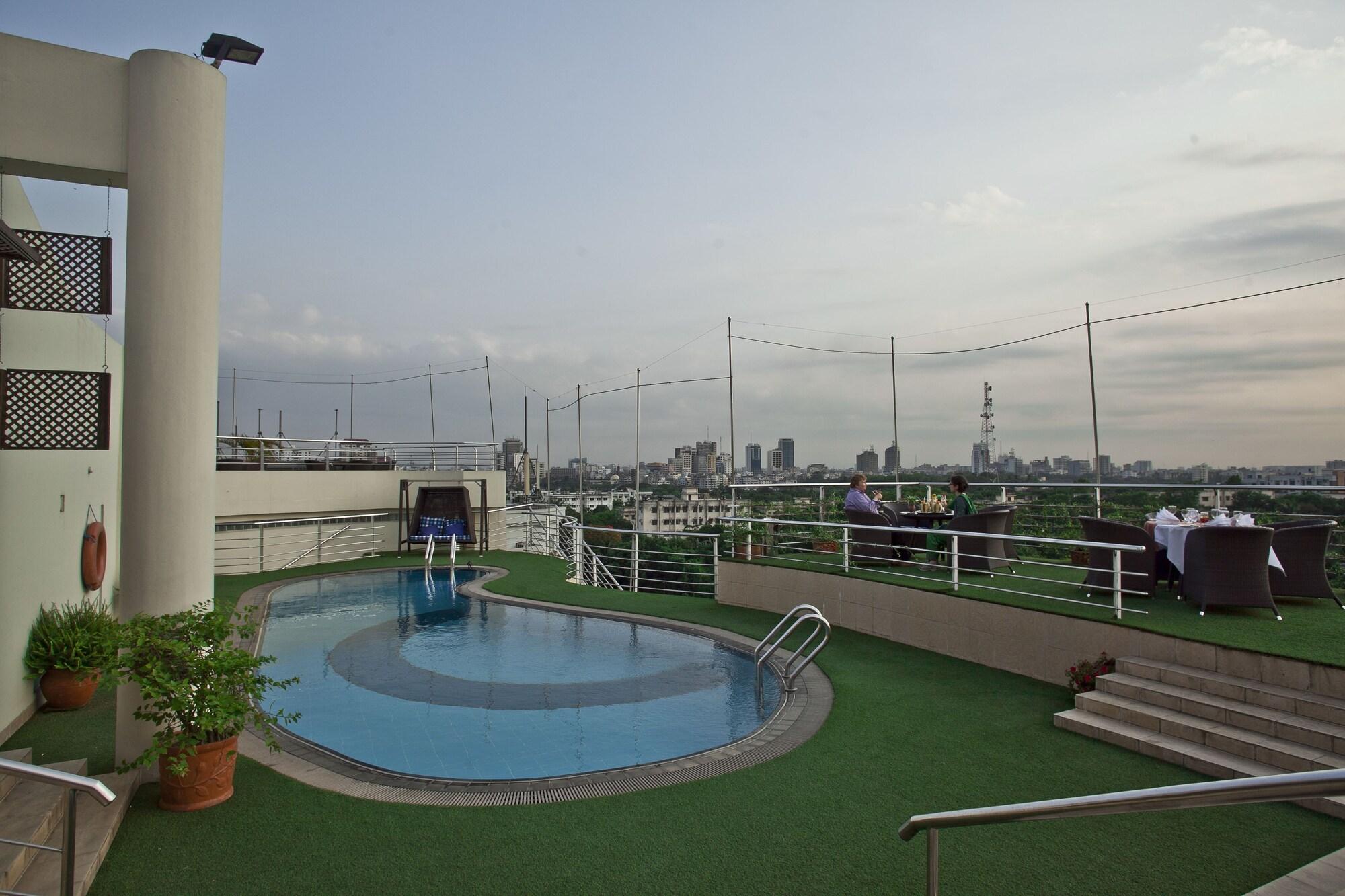 Lakeshore Hotel & Apartments 59/66