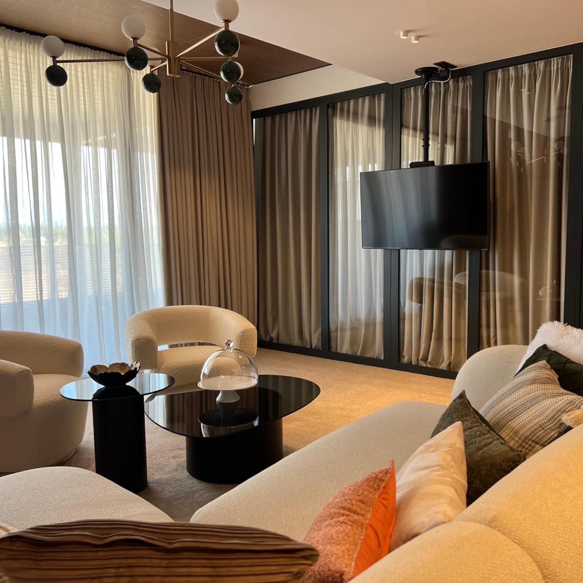 Aria Hotel 43/54