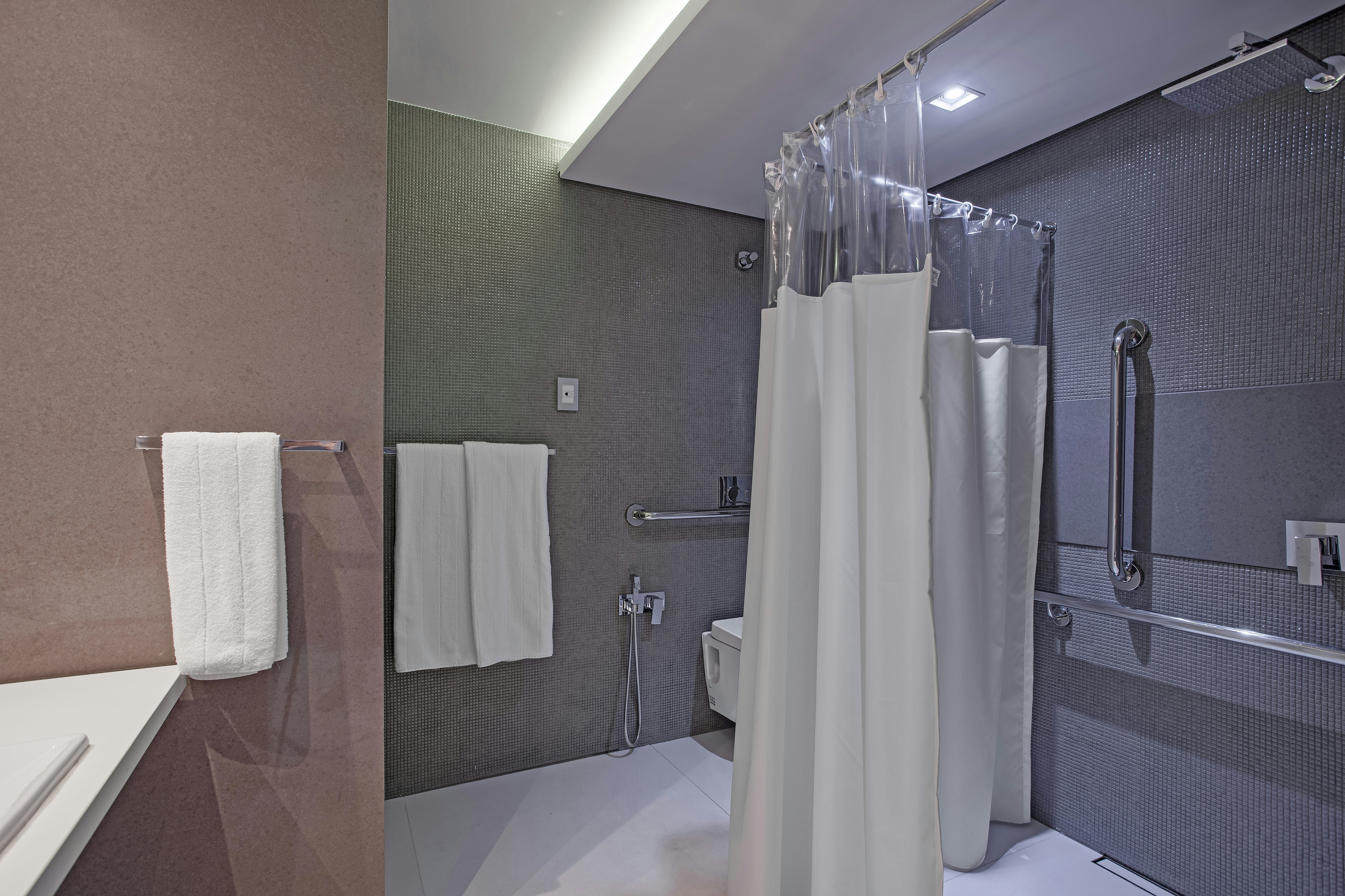 Suryaa Hotel Pinhais, Curio Collection by Hilton 50/50
