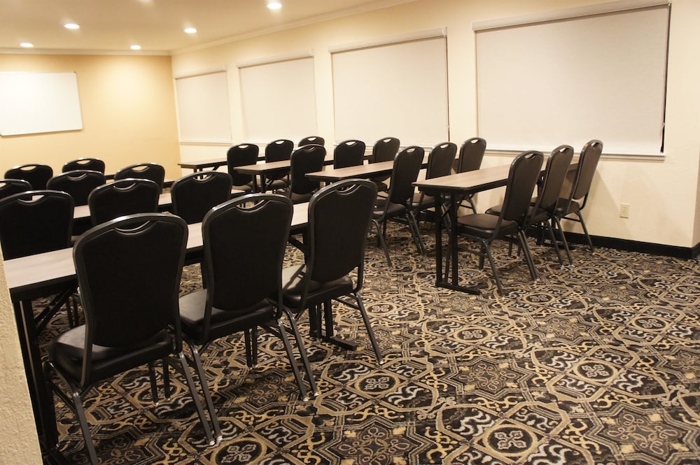 Best Western Plus Inn Of Hayward 33/40