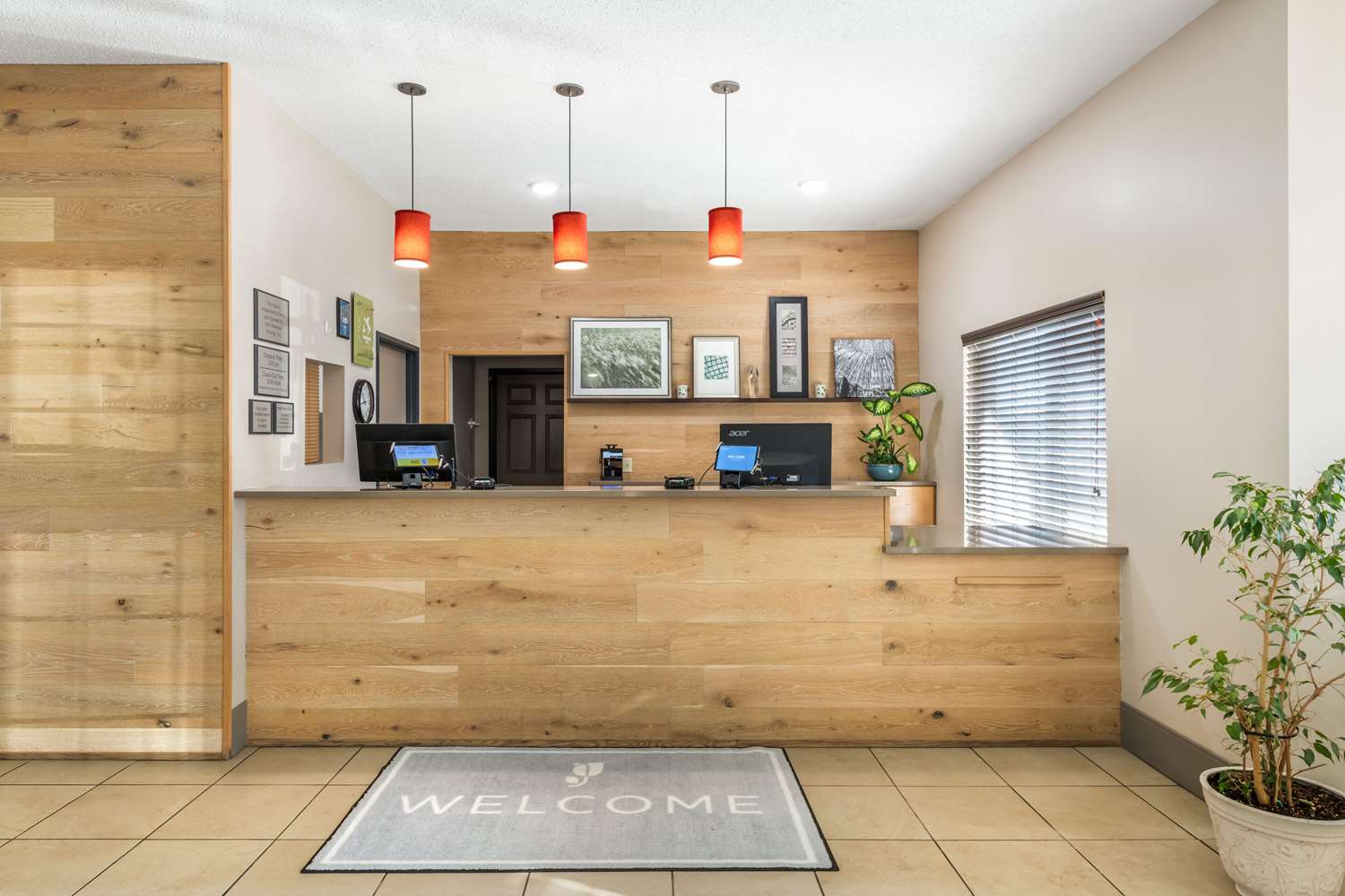 Country Inn & Suites by Radisson, Watertown, SD 2/21