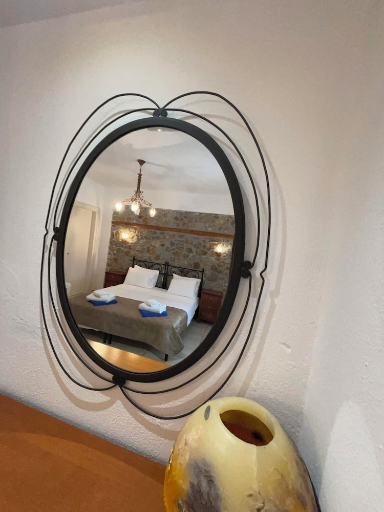 SKIATHOS ISLAND SUITES 24/50